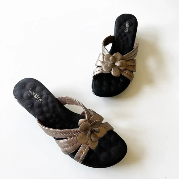 Walking Cradles Bronze Leather Wedge Sandal Size 8.5B Flower Motif‎ Comfort Shoe - Picture 10 of 10